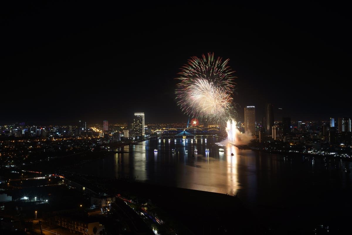 Chùm ảnh: Đà Nẵng lung linh, huyền ảo trong đêm khai mạc lễ hội pháo hoa quốc tế 2019 Ảnh 2