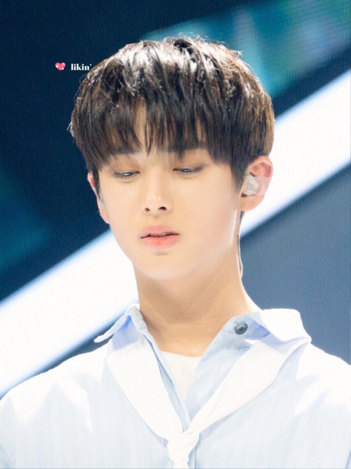 Kim Mingyu vẫn rạng ngời trên sân khấu PRODUCE X 101.