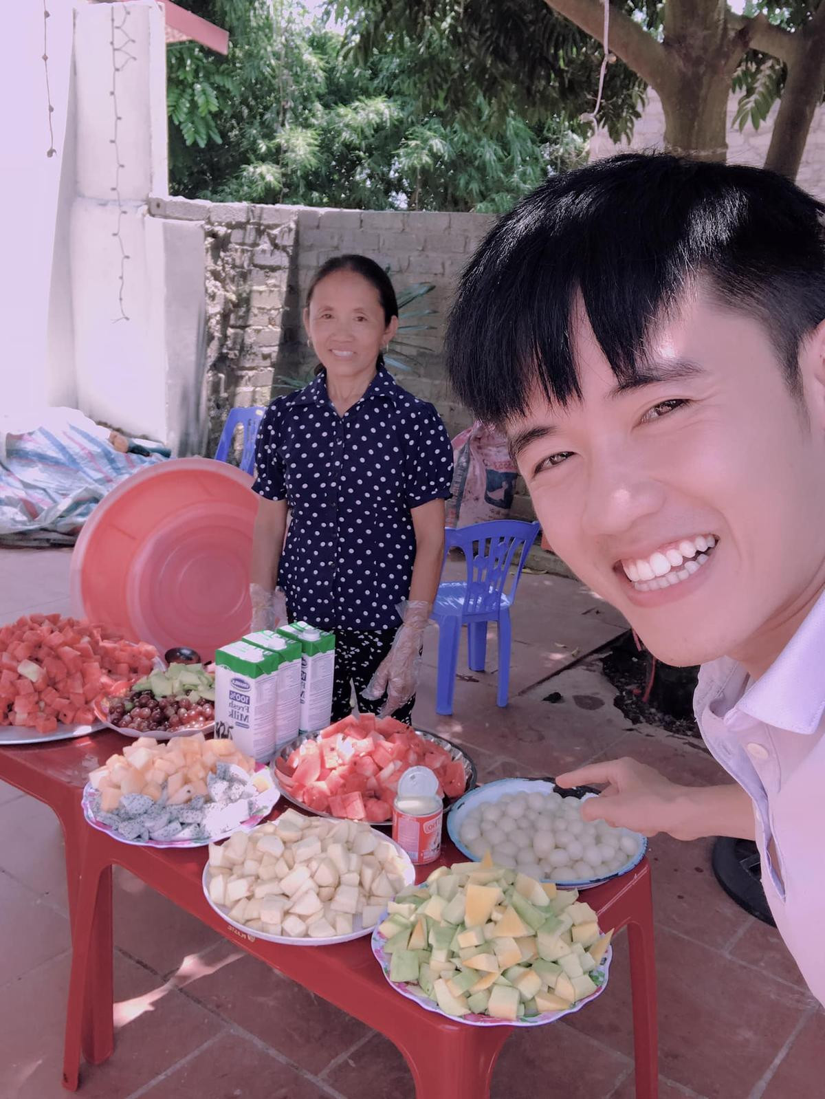 Hưng Vlog - con trai Bà Tân Vlog - chính thức đạt nút vàng Youtube Ảnh 1