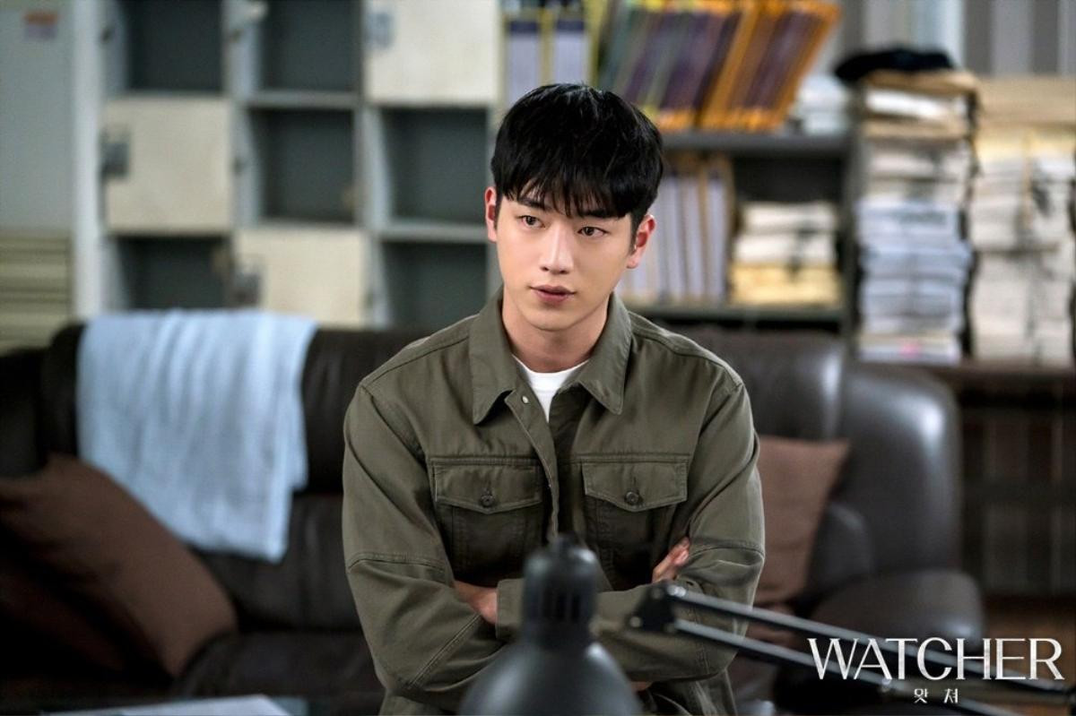 Lộ diện tạo hình của bộ ba hoàn hảo Seo Kang Joon, Han Suk Kyu và Kim Hyun Joo trong phim kinh dị tâm lý 'Watcher' Ảnh 4