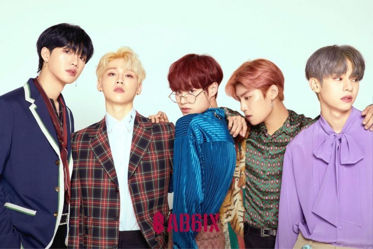 AB6IX thành công bước đầu trong hành trình của mình với chiếc cúp đầu tiên trong sự nghiệp.