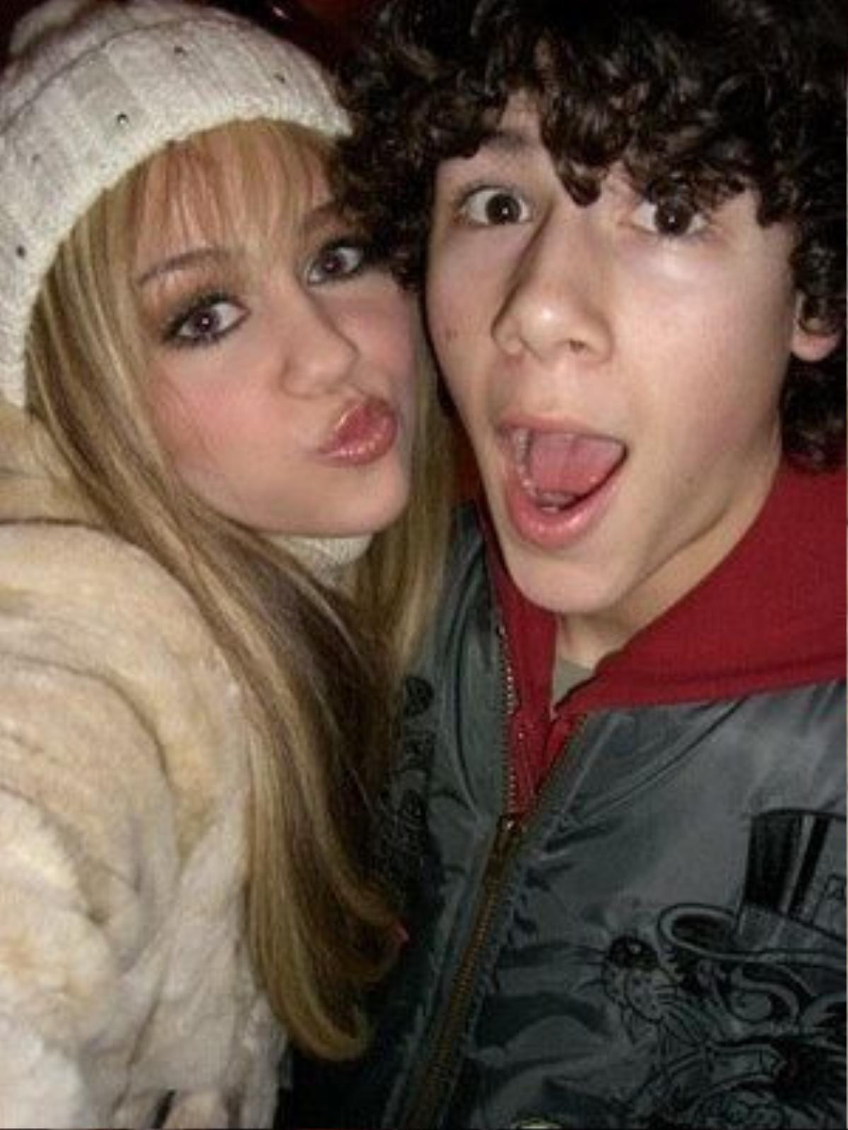 Lovebug là ca khúc được Nick Jonas sáng tác riêng cho Miley Cyrus khi cả 2 còn yêu nhau Ảnh 6