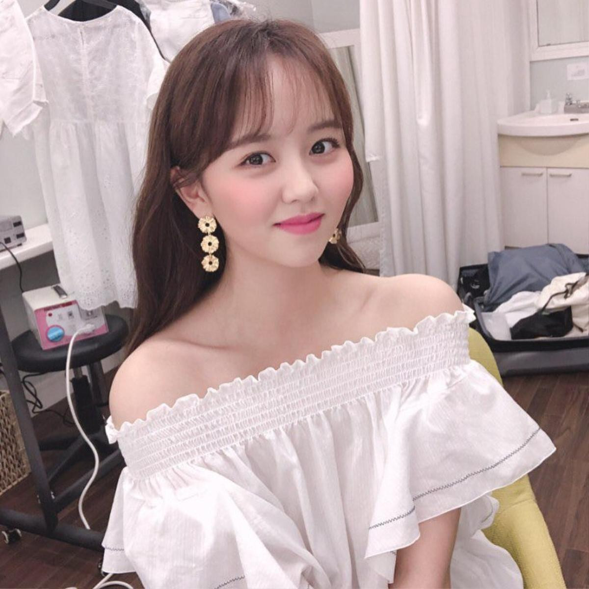 Tạm biệt tóc dài thân thương 10 năm, Kim So Hyun chính thức ‘xuống tóc’ chào hè Ảnh 5