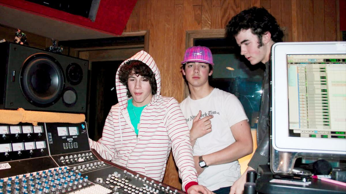 Jonas Brothers ra mắt bộ phim tài liệu Chasing Happiness với điểm đánh giá cao ngất ngưỡng Ảnh 6