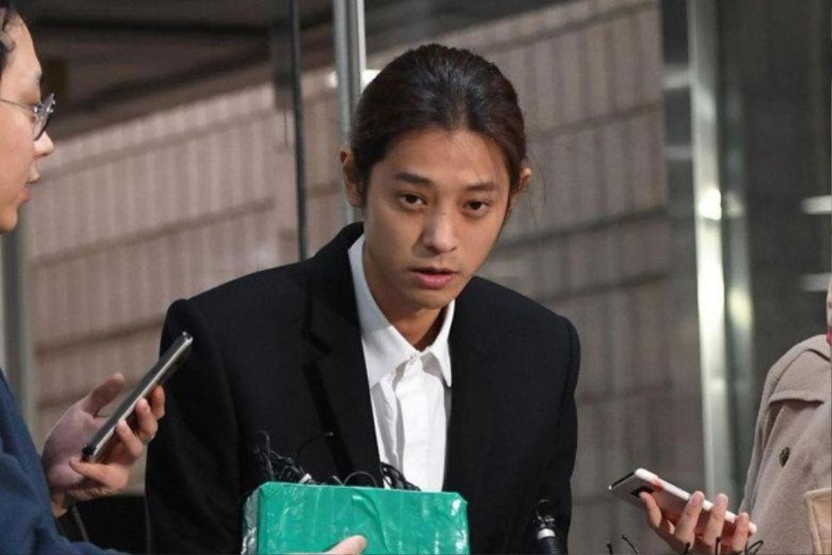 Jung Joon Young và Choi Jong Hoon tiếp tục tham dự phiên tòa chung về tội tấn công tình dục hàng loạt cô gái đang 'hôn mê' Ảnh 2