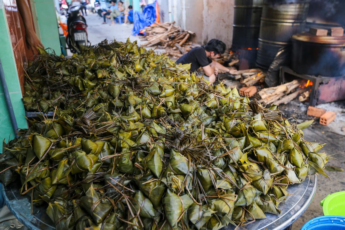 Xóm hơn 50 năm làm bánh ú lá tre ngày Tết Đoan Ngọ ở Sài Gòn Ảnh 10