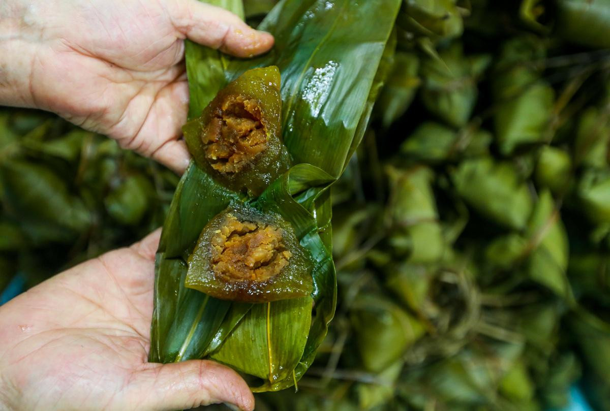 Xóm hơn 50 năm làm bánh ú lá tre ngày Tết Đoan Ngọ ở Sài Gòn Ảnh 11