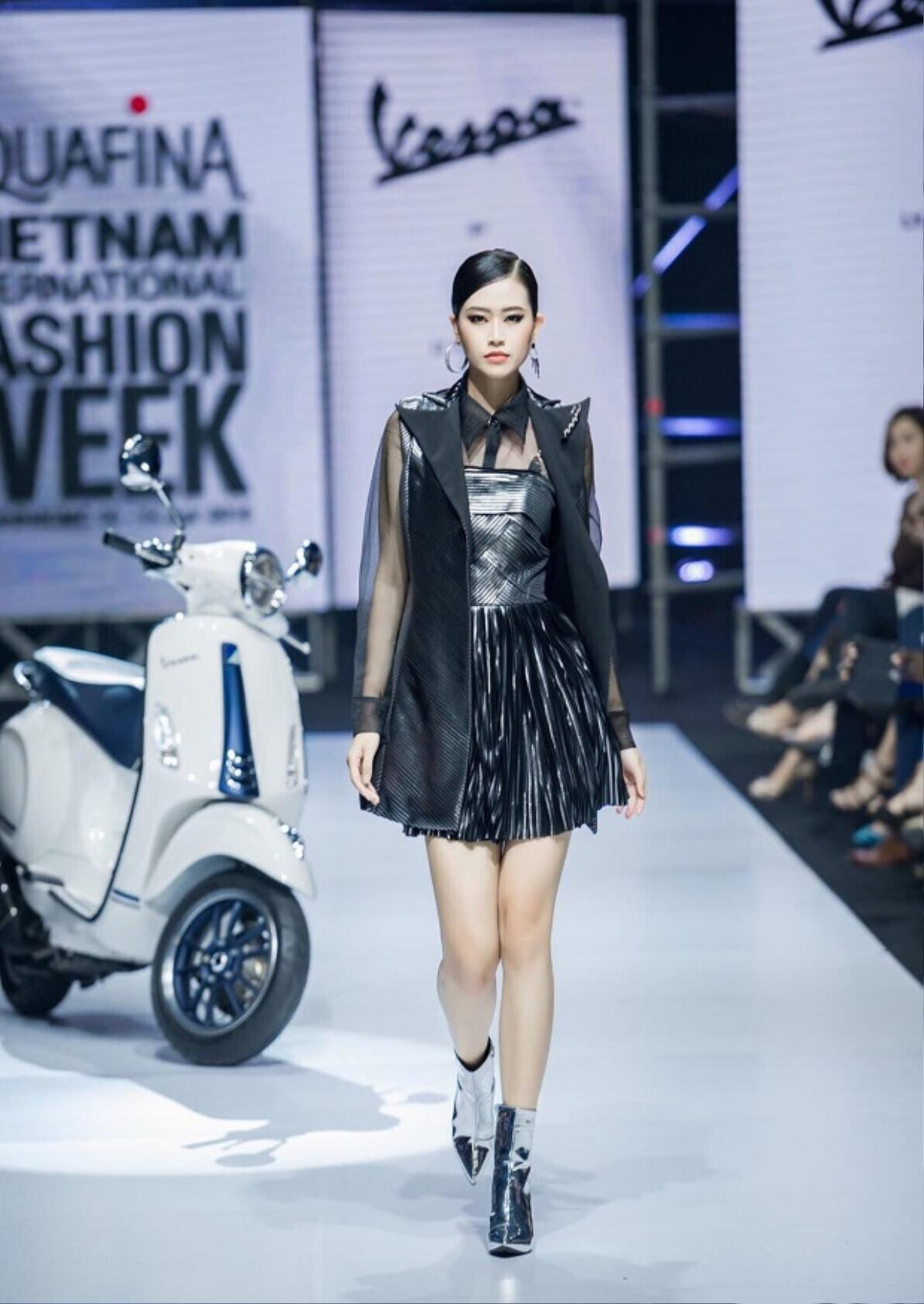 Dàn người mẫu chuyên nghiệp xuất hiện trình diễn tại Chung kết HUTECH Designer 2019 Ảnh 4