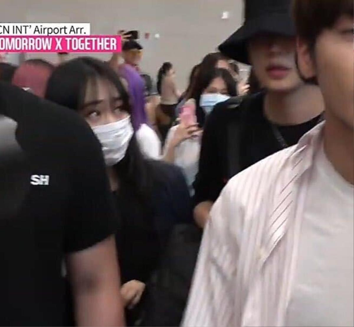 Phẫn nộ trước hình ảnh Sasaeng fan bám đuôi từ BTS sang đến TXT: Mong Big Hit mau chóng vào cuộc! Ảnh 3