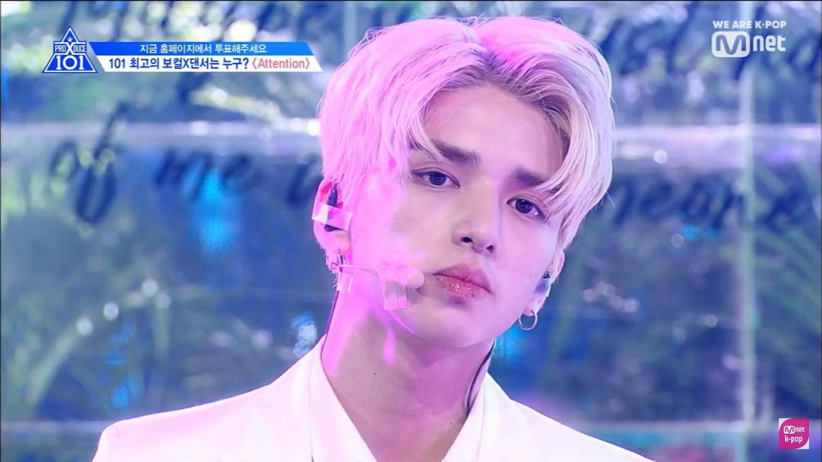 Ca khúc 'Attention' của Charlie Puth đại náo sân khấu 'Produce X 101': Goo Jung Mo bừng sáng Ảnh 1