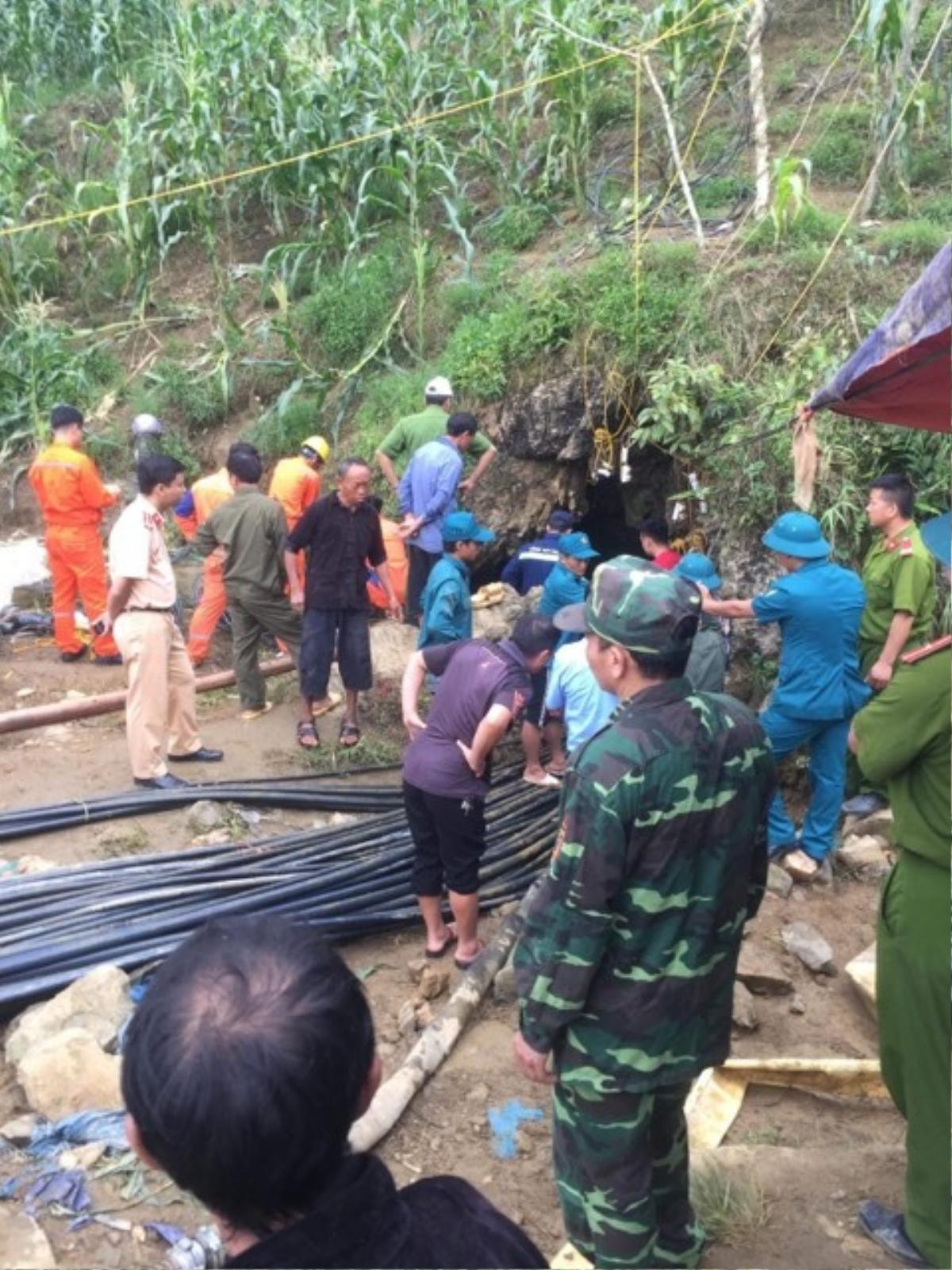 Vụ người đàn ông mắc kẹt 9 ngày trong hang sâu 40 mét: Mưa lớn kéo dài, công tác cứu hộ quay lại ‘vạch xuất phát’ Ảnh 1