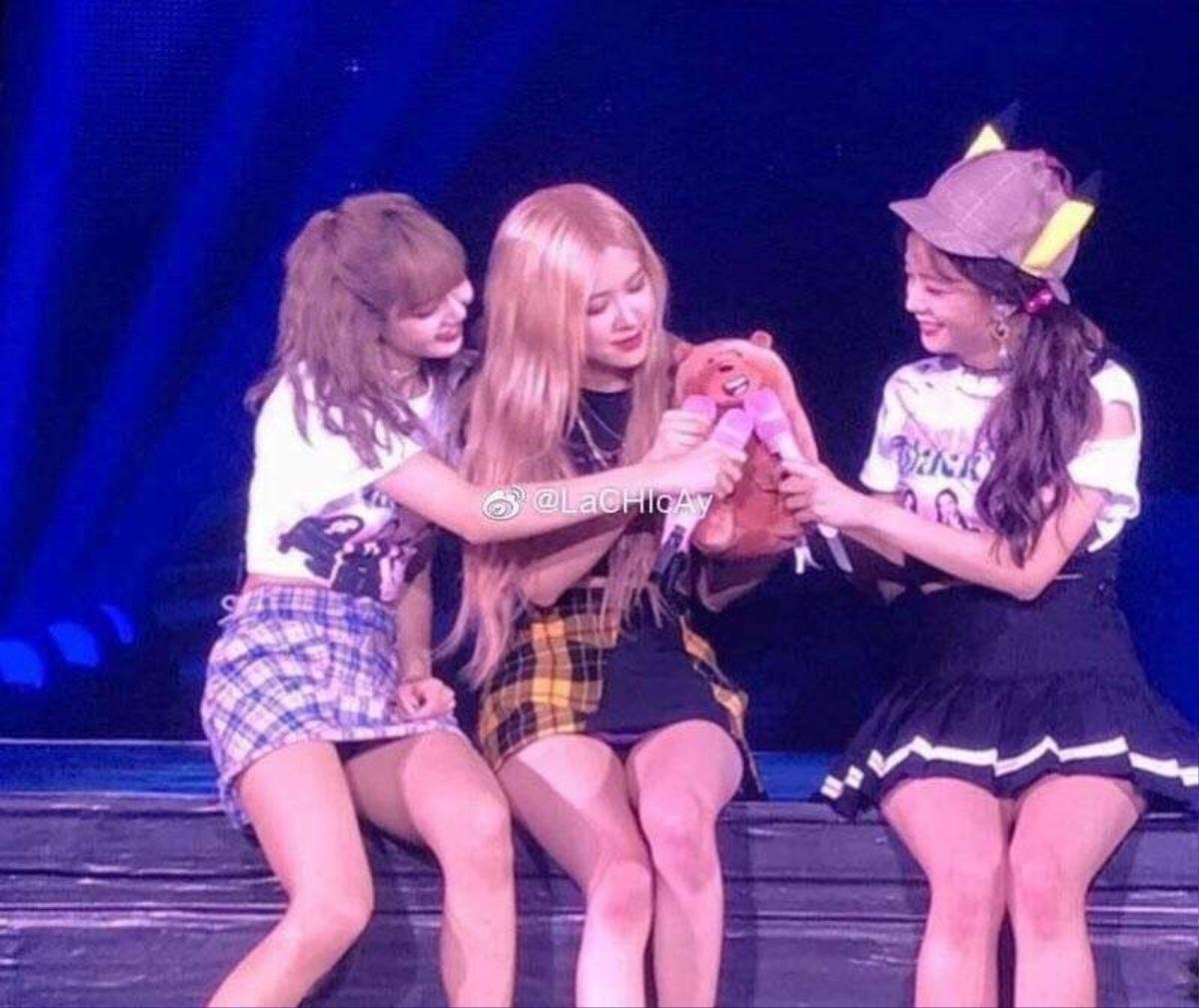 Concert BlackPink tại Macao: Sức khỏe báo động, Jennie buộc phải rời sân khấu giữa concert, không tham gia biểu diễn encore Ảnh 2