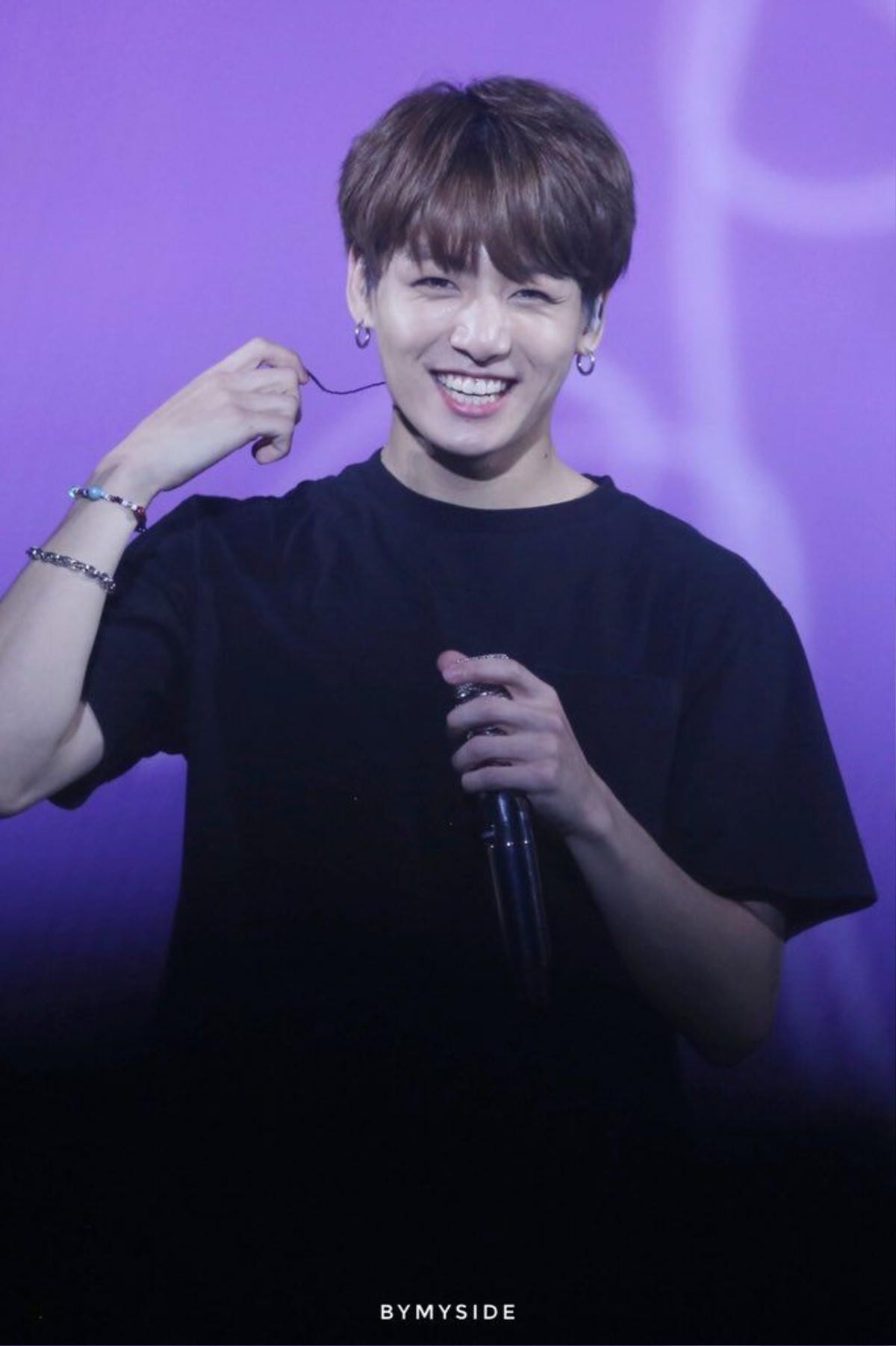 Cố gắng lại gần 1 fan khuyết tật, Jungkook (BTS) bị xô đẩy khiến Army vô cùng phẫn nộ Ảnh 1