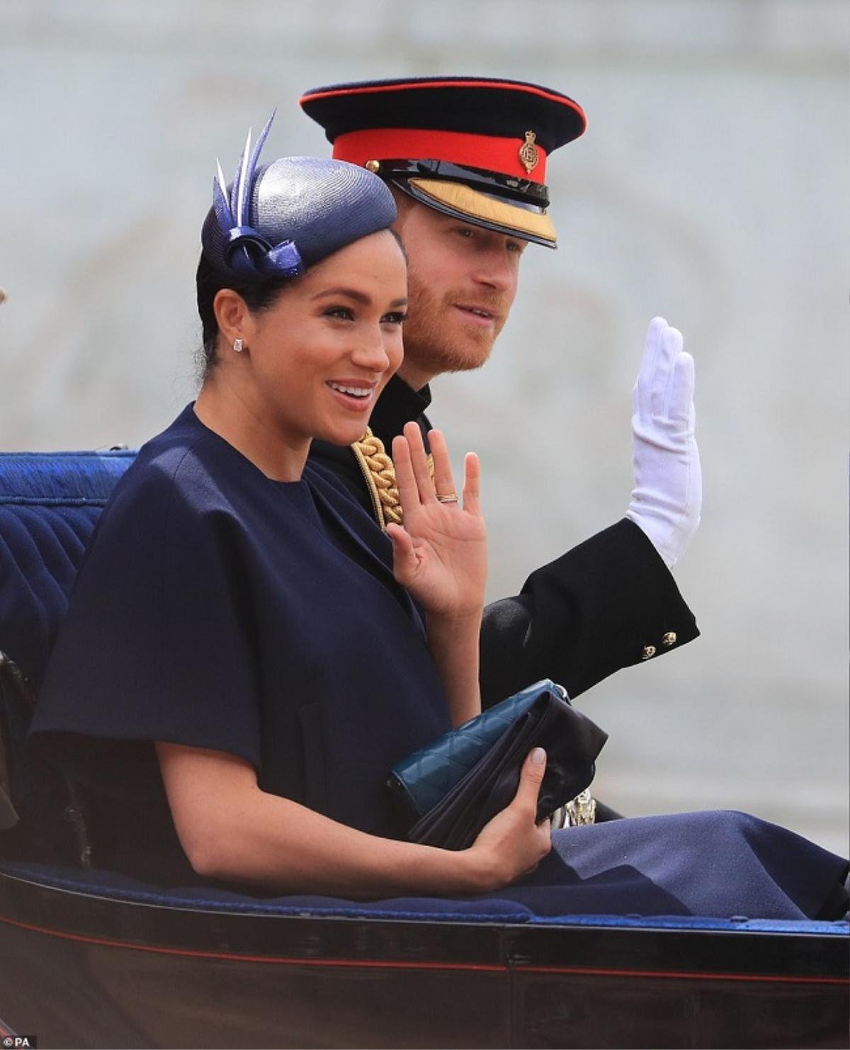 Công nương Meghan Markle & Kate Middleton xinh đẹp rạng rỡ tại sinh nhật của Nữ Hoàng Anh Ảnh 3