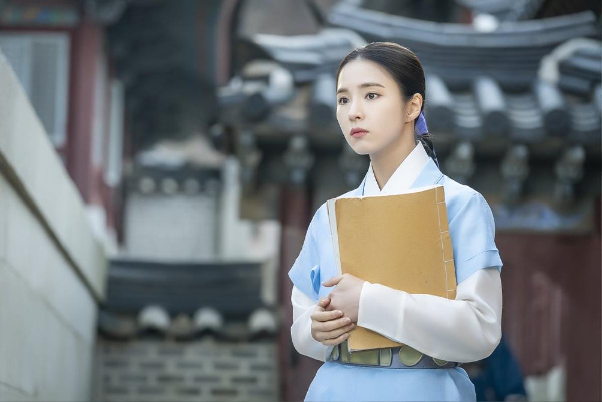 MBC phát hành hình ảnh đầu tiên của 'Mỹ nữ mặt đơ' Shin Se Kyung trong phim 'Rookie Historian Goo Hae Ryung' đóng cùng Cha Eun Woo Ảnh 1