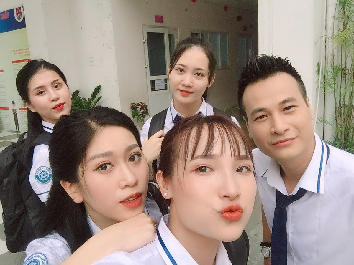 Cô gái chụp ảnh phản cảm bên hoa sen sẽ bị cắt hết cảnh trong sitcom 'Siêu quậy' Ảnh 3