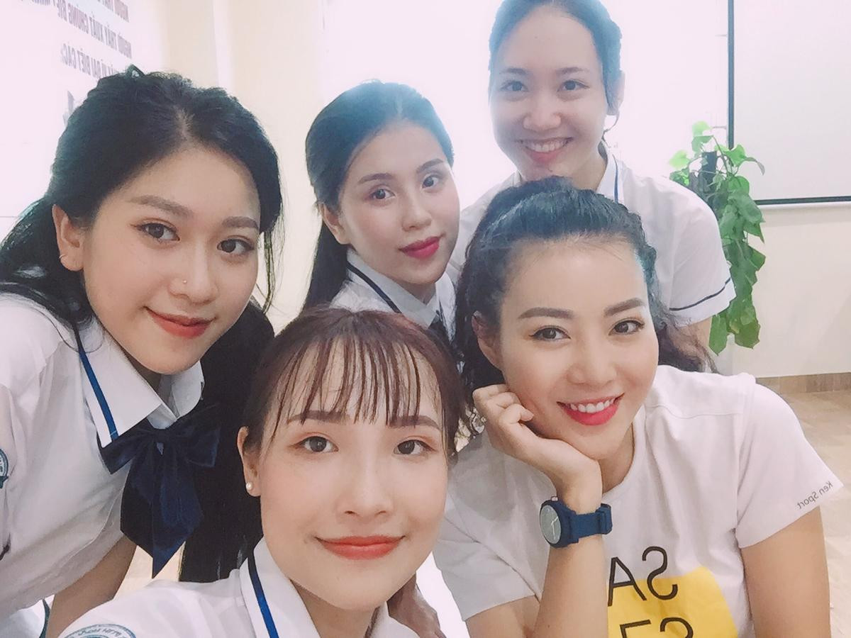 Cô gái chụp ảnh phản cảm bên hoa sen sẽ bị cắt hết cảnh trong sitcom 'Siêu quậy' Ảnh 4