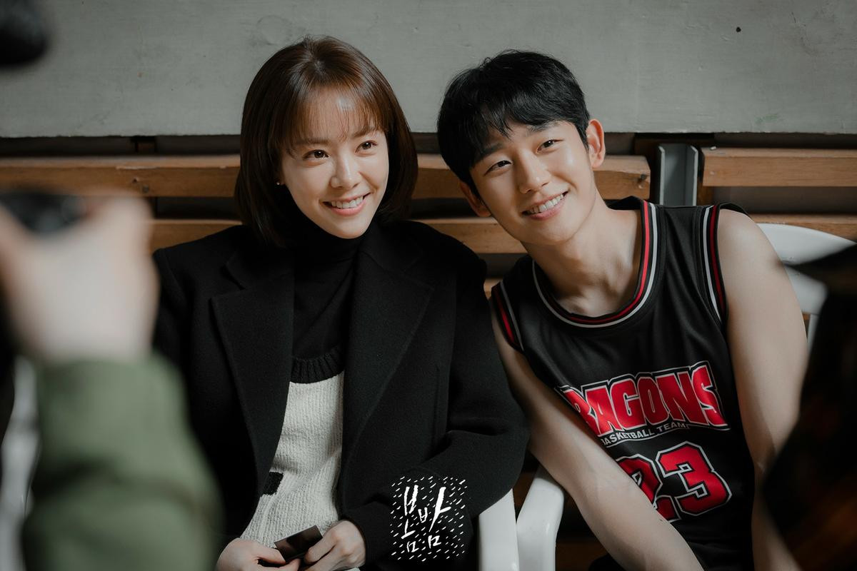 BXH diễn viên - phim Hàn đầu tháng 6: Jung Hae In và Han Ji Min vượt Song Joong Ki Ảnh 4