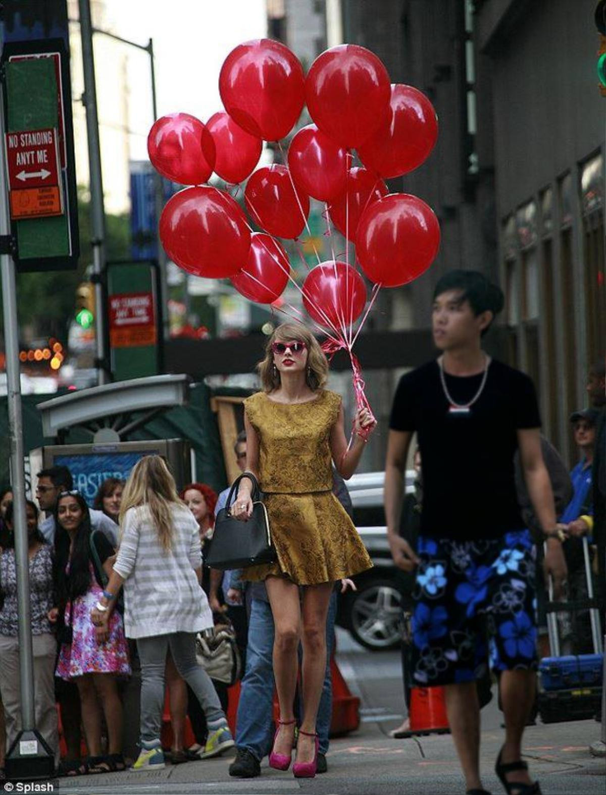 'Thánh Photoshop Việt Nam' tung bộ ảnh 'kỷ niệm tình yêu 2 năm' cùng Taylor Swift siêu lầy lội khiến dân mạng chỉ biết nể! Ảnh 3