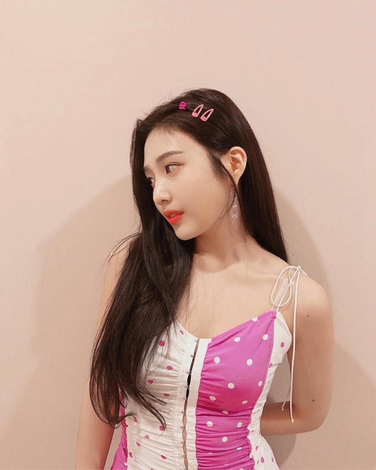 Joy (Red Velvet) bị dìm hàng bởi chiếc váy chấm bi sến súa khiến khán giả hâm mộ thất vọng Ảnh 2