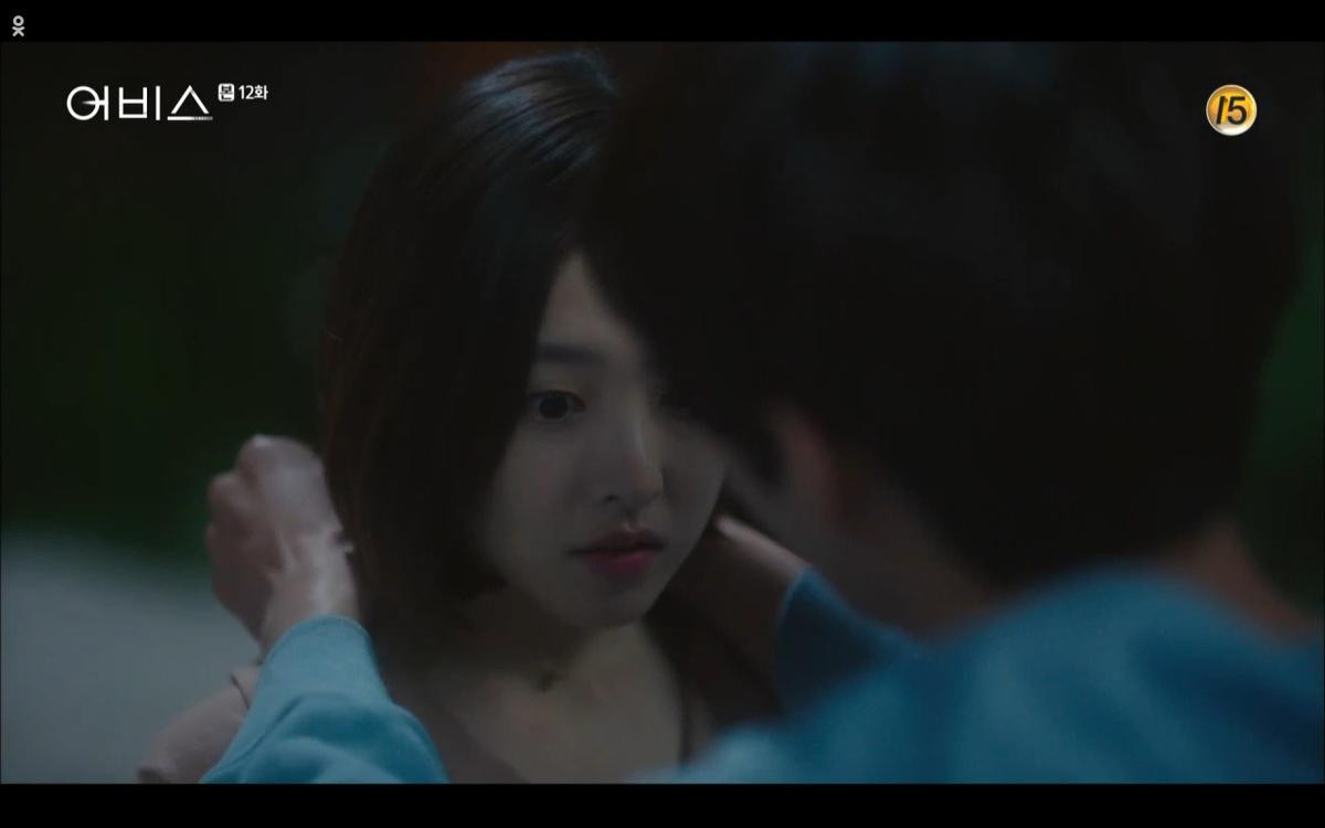 Phim 'Abyss' tập 11-12: Ahn Hyo Seop hôn Park Bo Young đắm đuối khi tỏ tình thành công, bất ngờ lấy lại được đá thần kỳ Ảnh 40