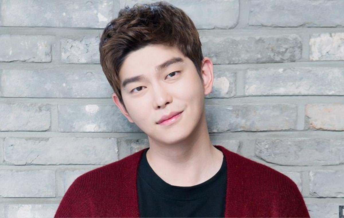 Yoon Kyun Sang hai mặt trong 'Undercover Teacher' - Seo Kang Joon làm cảnh sát chính trực của 'Watcher' Ảnh 3