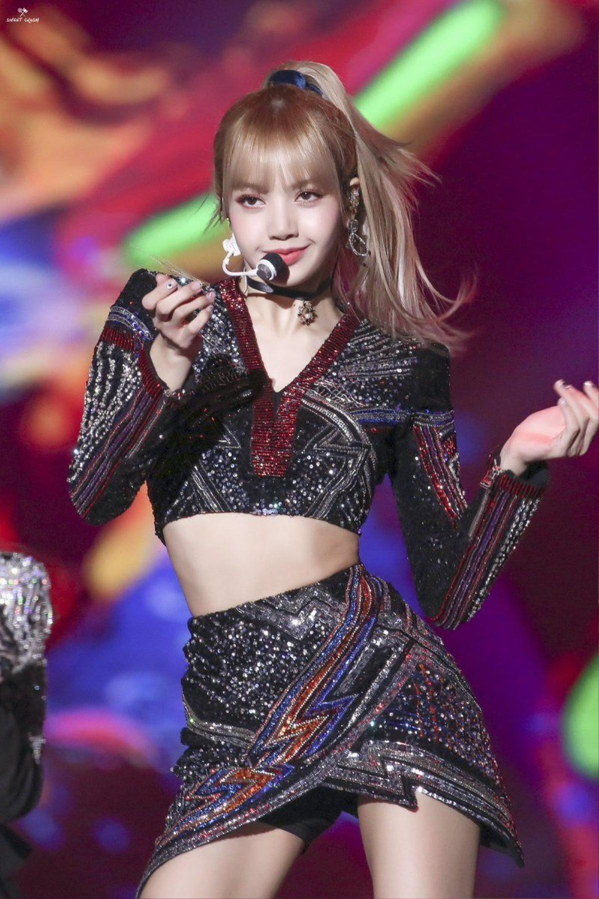 Mỗi lần mặc croptop Lisa (BlackPink) đều gây bão với vòng eo bé tí đến khó tin Ảnh 6