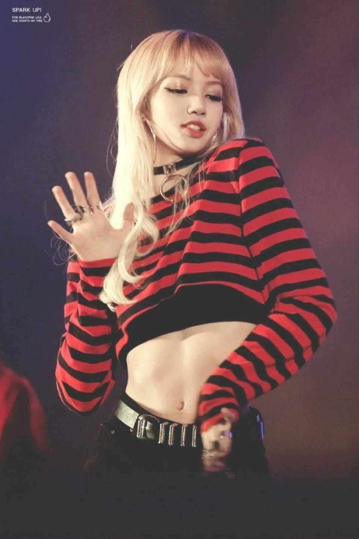 Mỗi lần mặc croptop Lisa (BlackPink) đều gây bão với vòng eo bé tí đến khó tin Ảnh 2