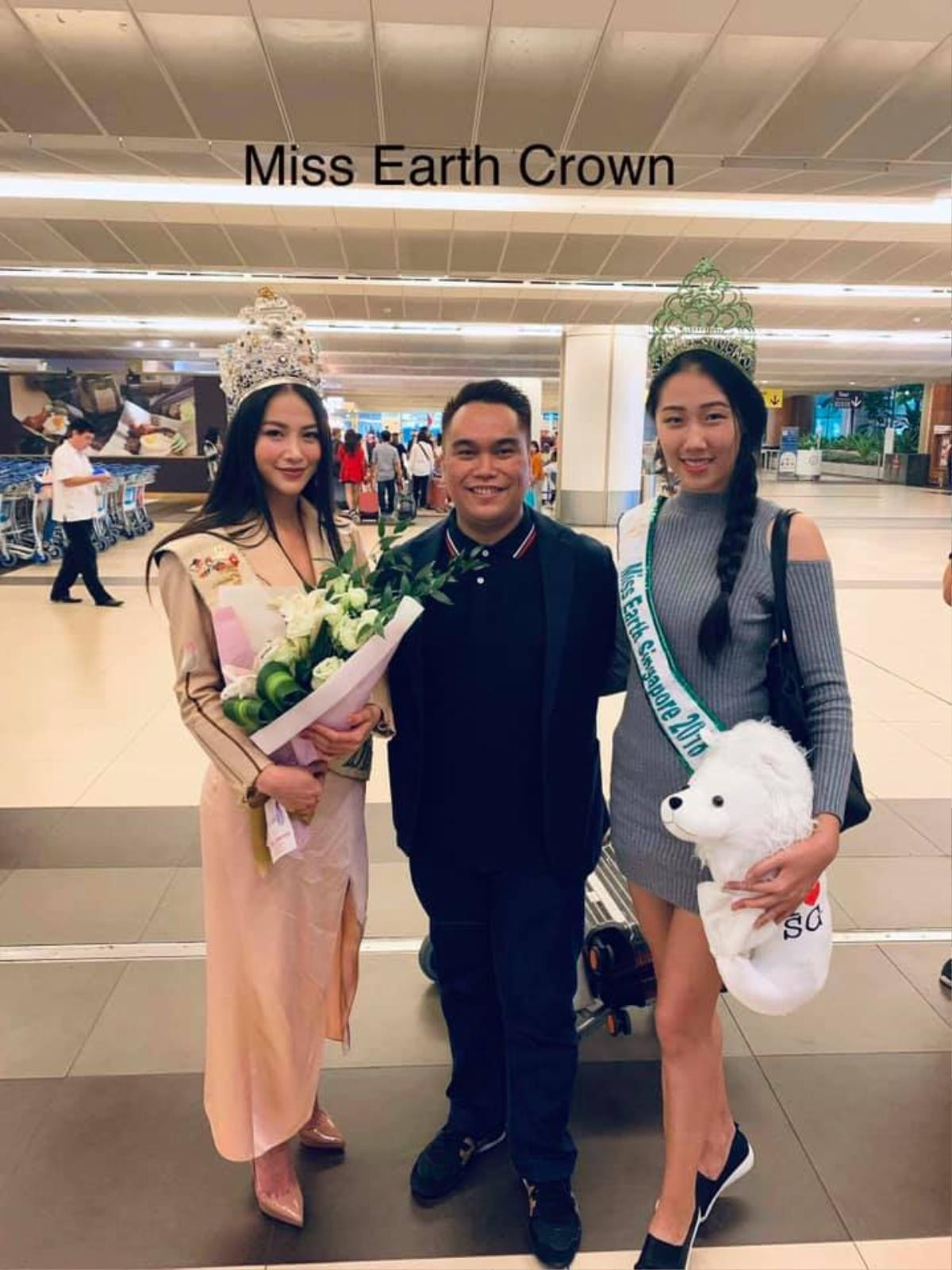 Đi chấm thi Miss Earth Singapore, Hoa hậu Phương Khánh đẹp như thần Vệ Nữ làm náo loạn sân bay Ảnh 9