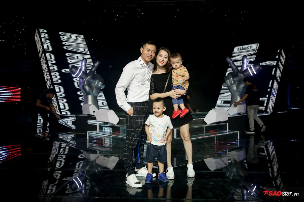 Khoảnh khắc siêu đáng yêu của gia đình Dương Cầm trong hậu trường The Voice Kids 2019 Ảnh 1