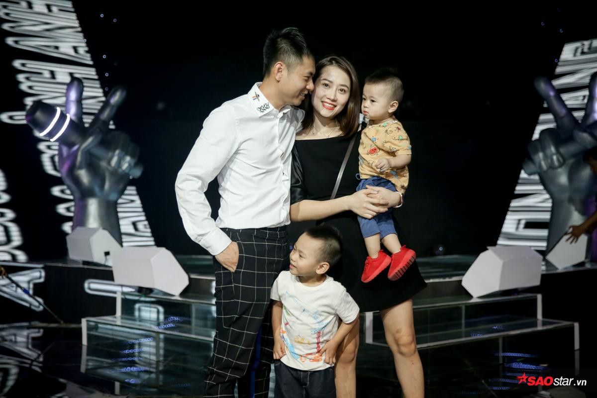 Khoảnh khắc siêu đáng yêu của gia đình Dương Cầm trong hậu trường The Voice Kids 2019 Ảnh 2