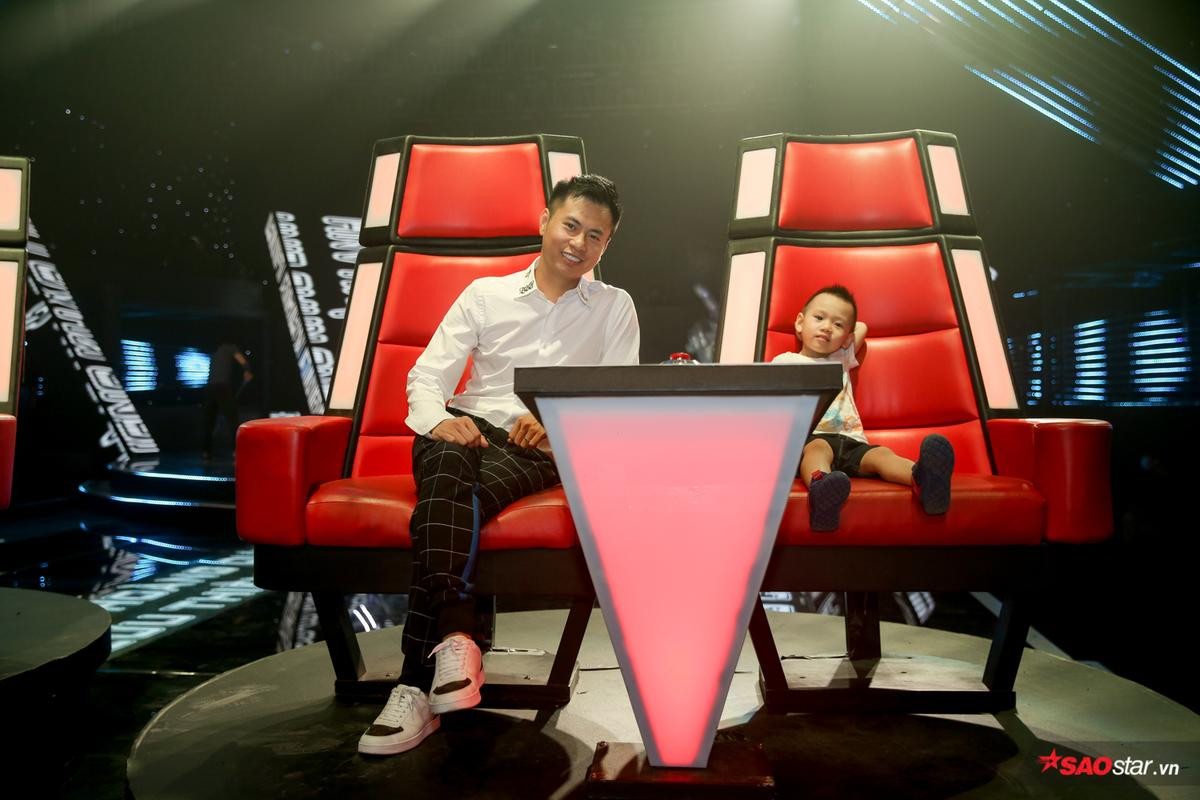 Khoảnh khắc siêu đáng yêu của gia đình Dương Cầm trong hậu trường The Voice Kids 2019 Ảnh 6