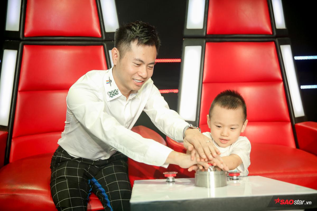 Khoảnh khắc siêu đáng yêu của gia đình Dương Cầm trong hậu trường The Voice Kids 2019 Ảnh 7