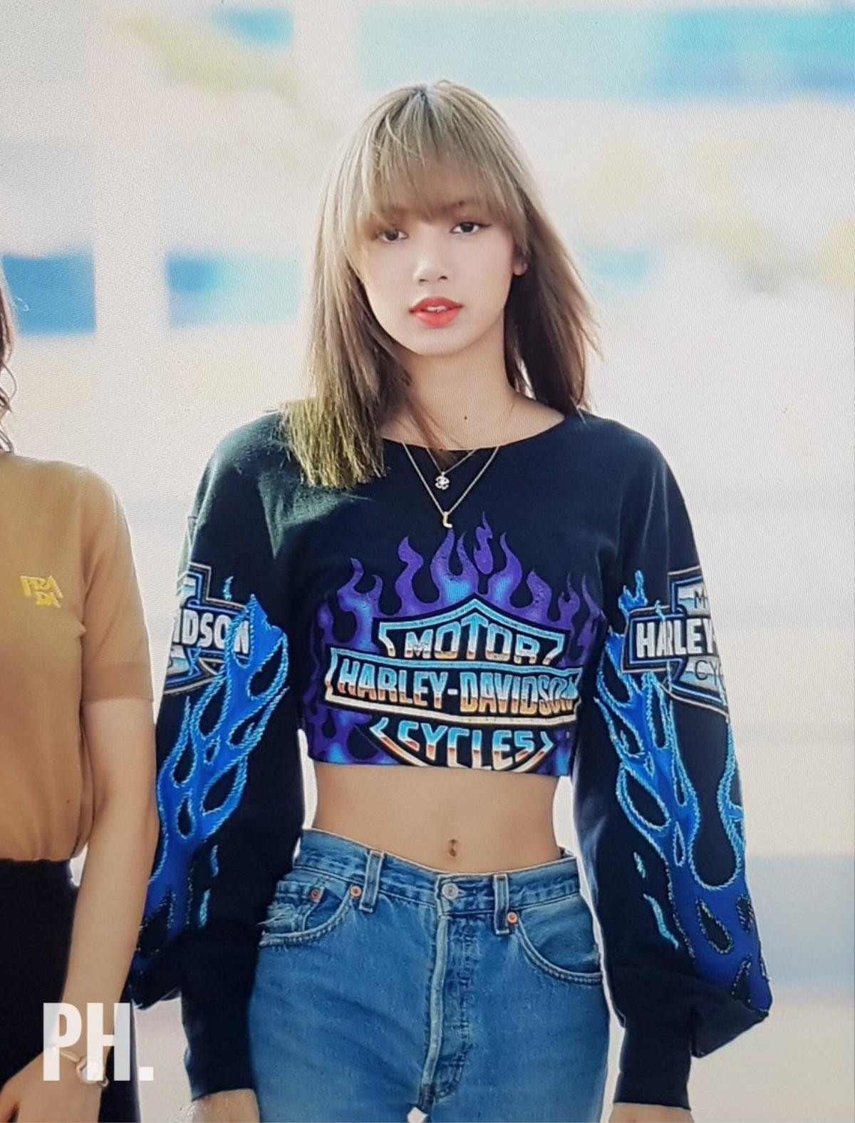 Lisa (Blackpink) gây sốc khi khoe vòng eo chỉ bé bằng túi cầm tay của Jisoo Ảnh 1