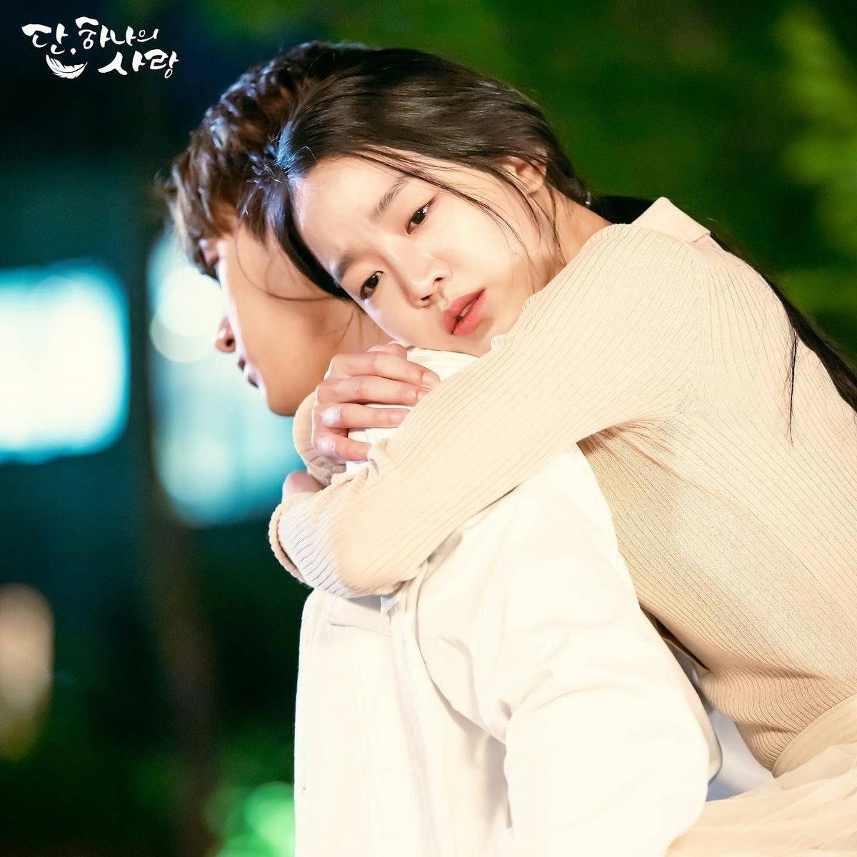 Shin Hye Sun - L (Infinite) nói về phản ứng tình cảm và việc cạnh tranh với 'Đêm xuân' của Han Ji Min - Jung Hae In Ảnh 2