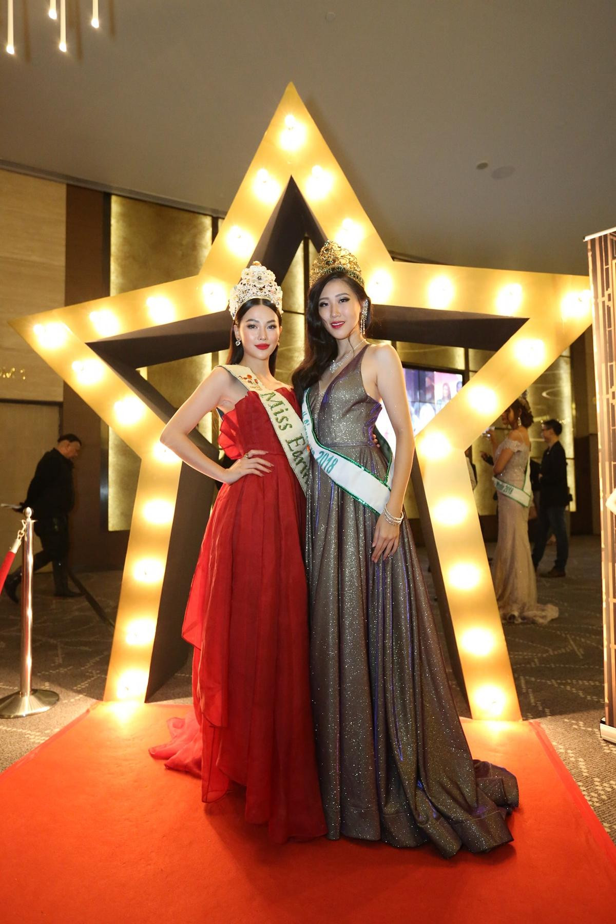 Phương Khánh khiến fan quốc đảo sư tử ngây ngất khi làm giám khảo Miss Earth Singapore 2019 Ảnh 4