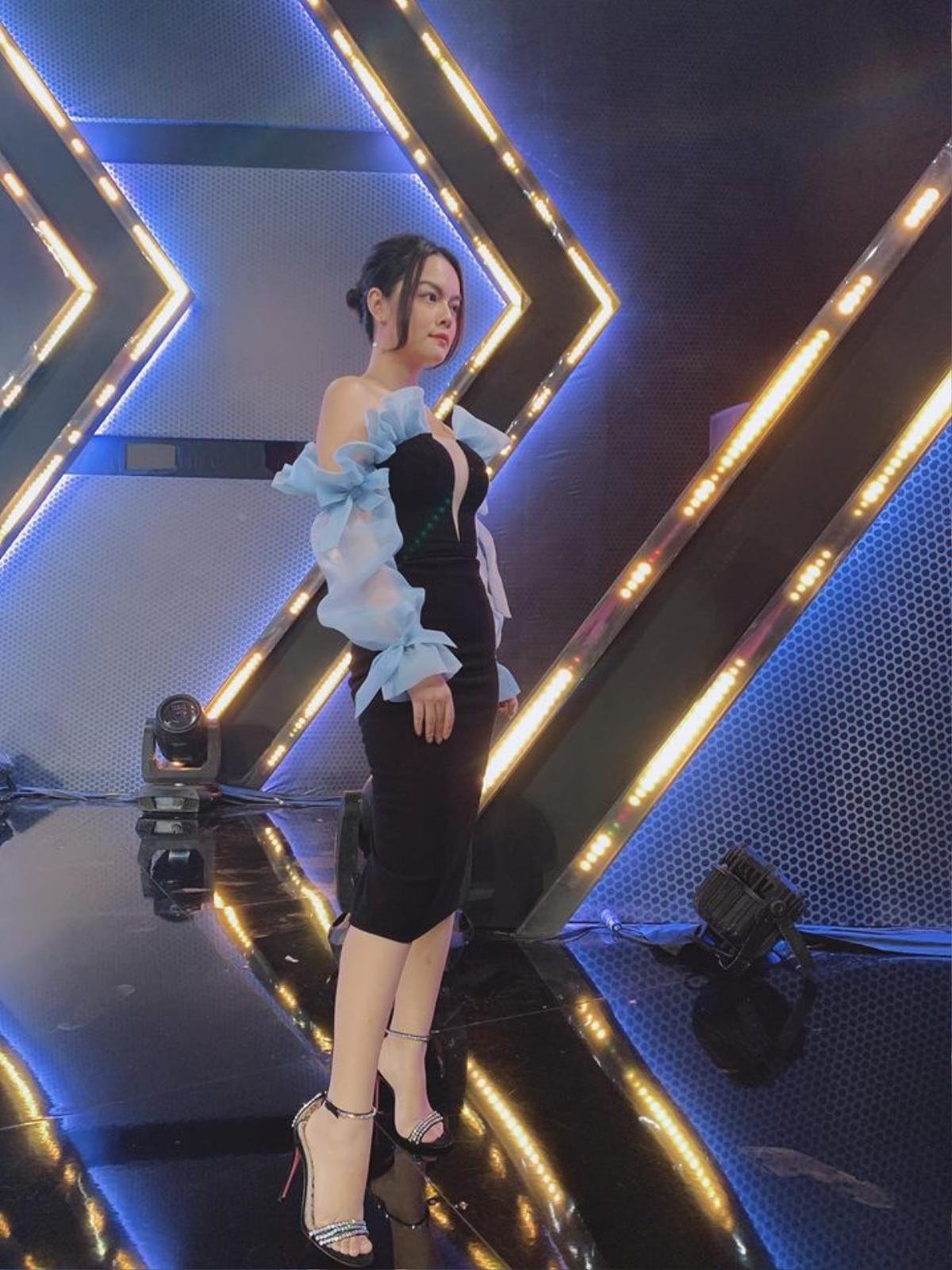 Ngả mũ thán phục cách mix đồ 'hack dáng' của Phạm Quỳnh Anh - HLV The Voice Kid 2019 Ảnh 10