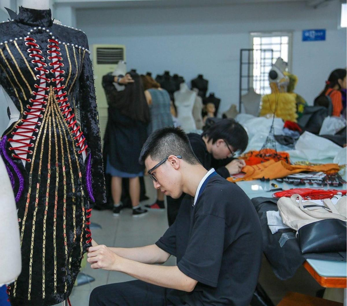 Quán quân 'HUTECH Designer 2019': 'Từng đuối sức vì phải chạy đua làm đồ án và tham gia cuộc thi' Ảnh 6