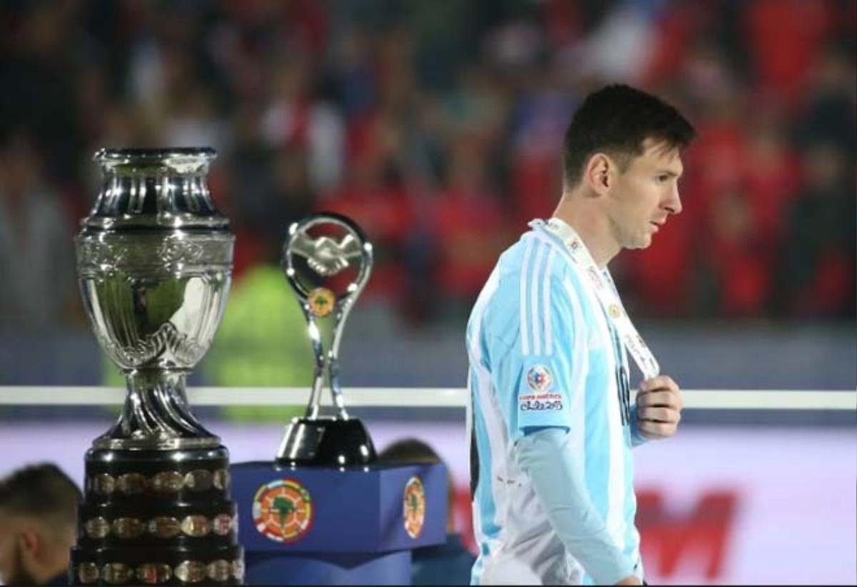 Messi phải vô địch Copa America để cạnh trạnh quả bóng vàng với Ronaldo! Ảnh 3