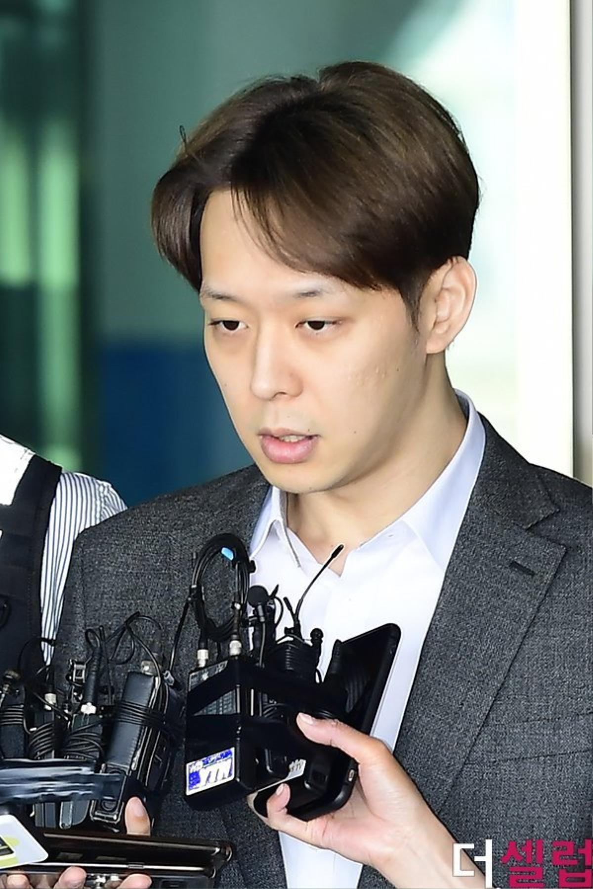 Park Yoochun (JYJ) khóc lóc hối hận, tòa xem xét mức án 1 năm 6 tháng tù giam Ảnh 1