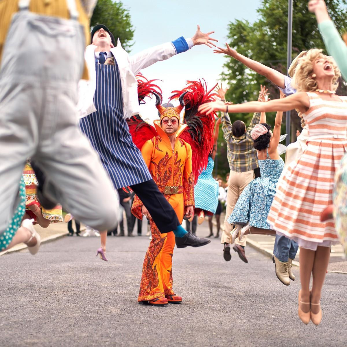 'Rocketman': Rực rỡ và đầy drama nhưng lại quá an toàn Ảnh 3