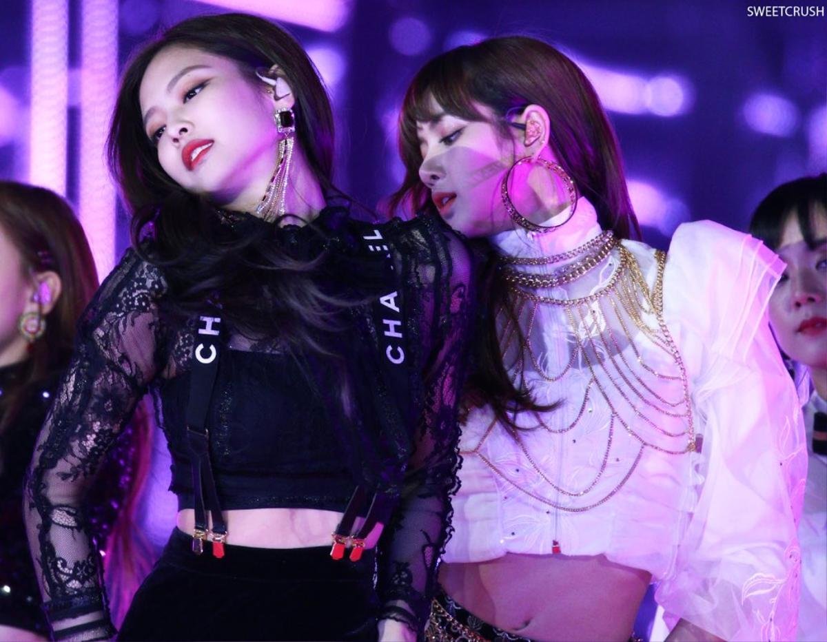 Fan thi nhau 'chèo thuyền' #Jenlisa sau concert của BlackPink tại Sydney Ảnh 6