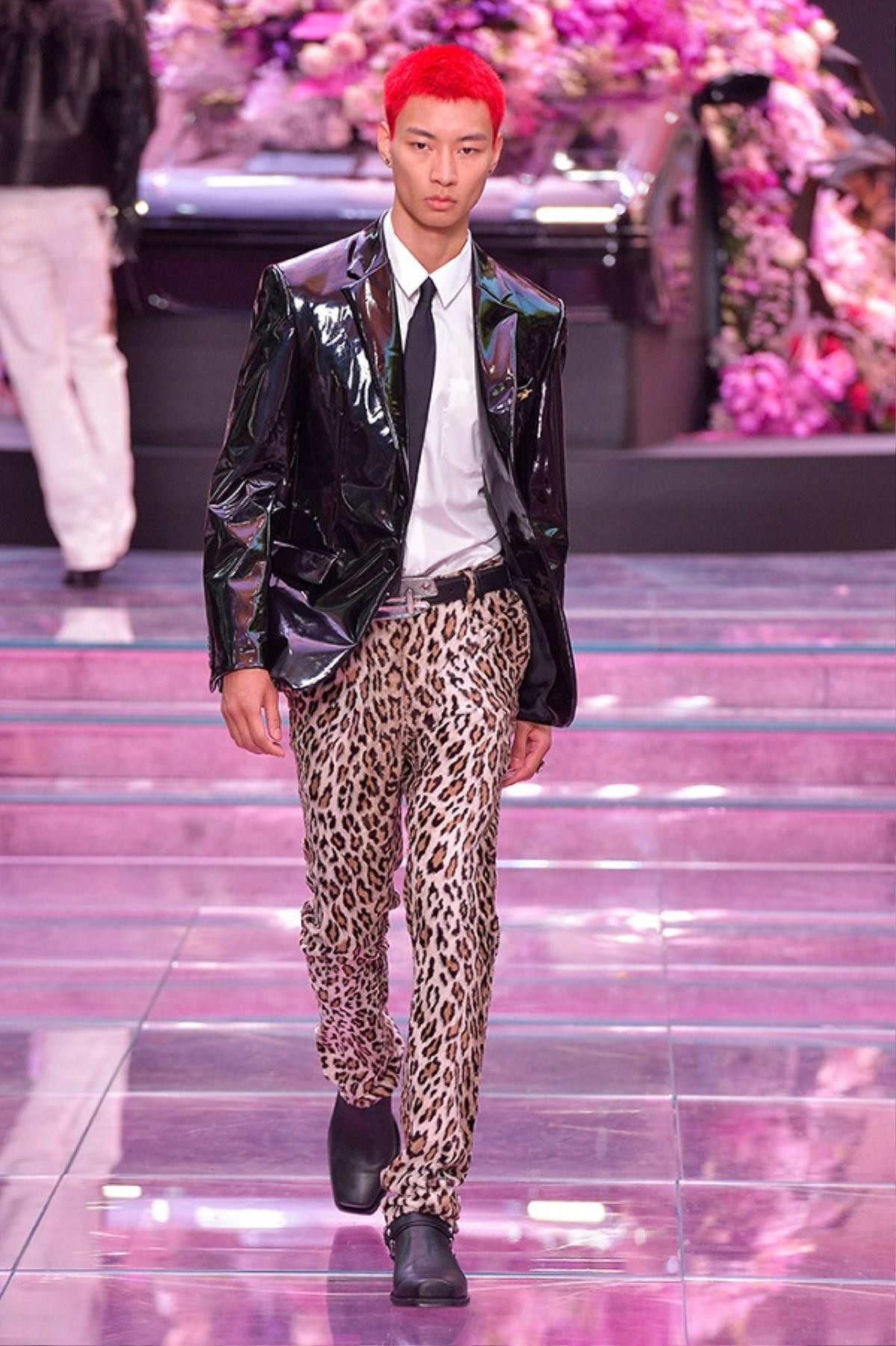 Chị em nhà Hadid 'oanh tạc' trong show Versace tại Milan Fashion Week Men's Ảnh 4