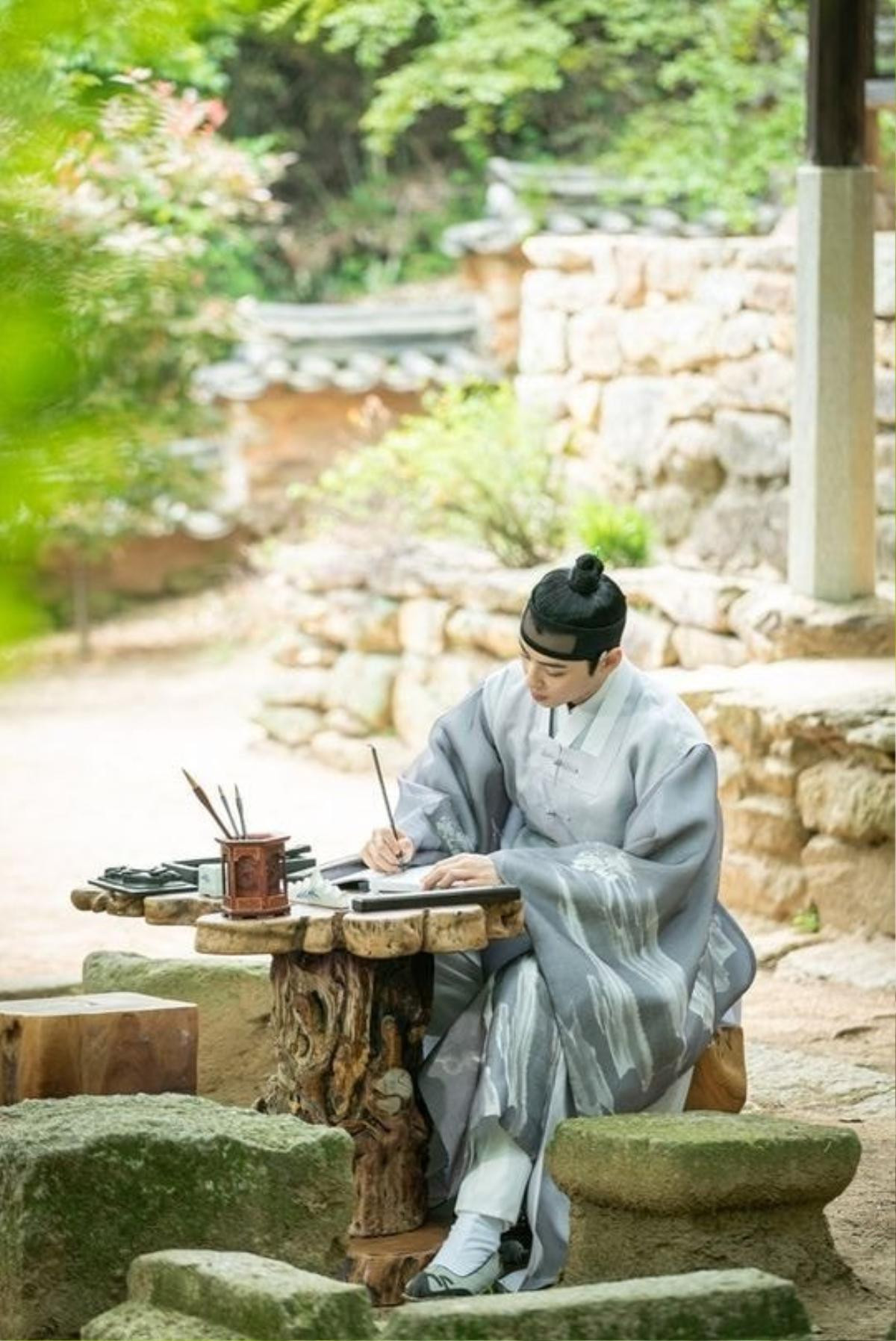 'Rookie Historian Goo Hae Ryung' phát hành hình ảnh của hoàng tử điển trai Cha Eun Woo và xác nhận ngày lên sóng Ảnh 2