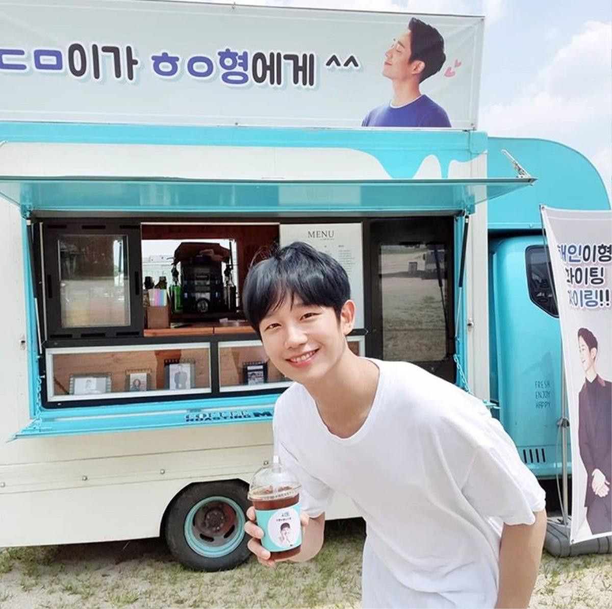 Cha Eun Woo (ASTRO) gửi quà ủng hộ phim điện ảnh 'Ignition' của Jung Hae In Ảnh 1