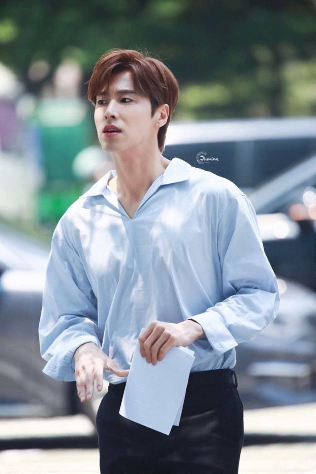 Yunho (TVXQ) 'gây lú' với kích cỡ khuôn mặt chỉ bằng nửa chiếc mặt nạ giấy Ảnh 1