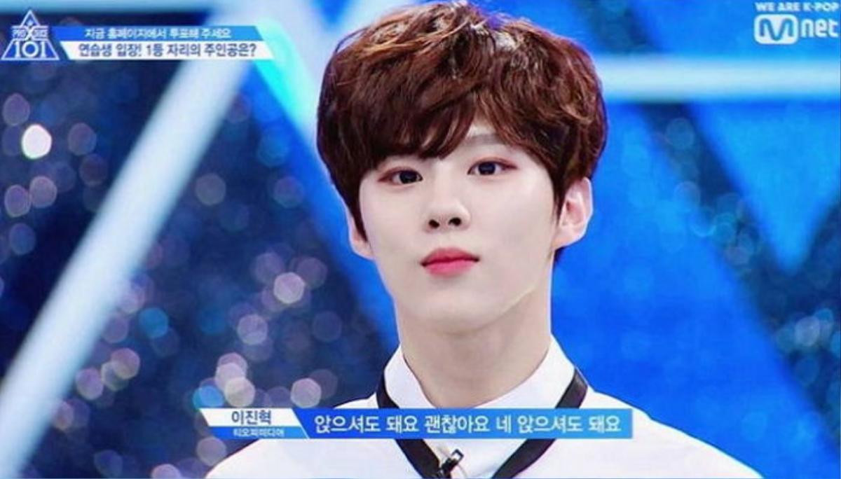 Thực tập sinh 'Produce X 101' Kim Wooseok khiến cộng đồng mạng tan chảy khi ăn bánh que cùng fan Ảnh 2