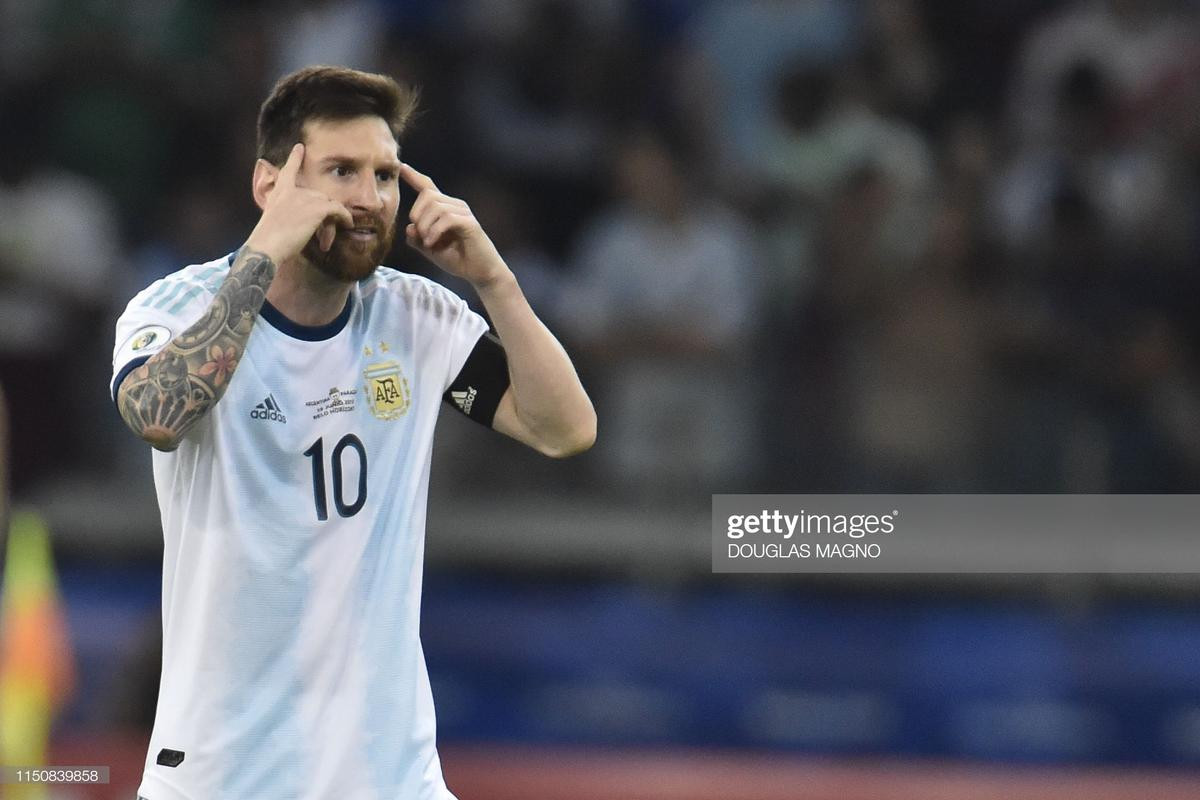 Messi nhổ nước bọt khi chứng kiến hàng thủ Argentina đá như 'mơ ngủ' Ảnh 2