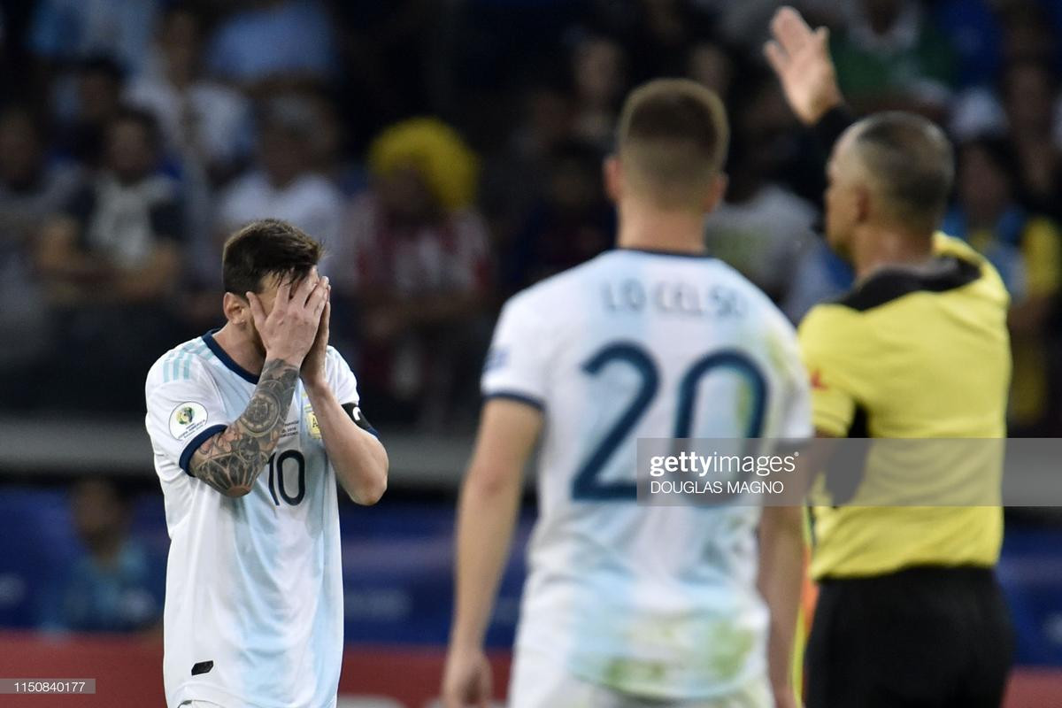 Messi nhổ nước bọt khi chứng kiến hàng thủ Argentina đá như 'mơ ngủ' Ảnh 7