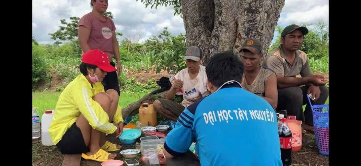 Loạt ảnh 'xuống ruộng' với ngón chân sưng mủ của H'Hen Niê 'gây sốt' fan Thái Lan Ảnh 4